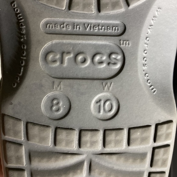 EUC GRAY CROCS SIZE 8 MEN OR SIZE 10 WOMEN - Picture 6 of 6